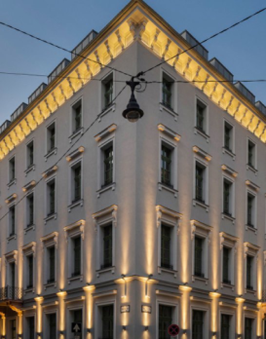 Hotel HM · fachada nocturna